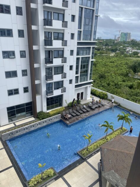 セブ島の親子留学で利用されるコンドミニアムのプール