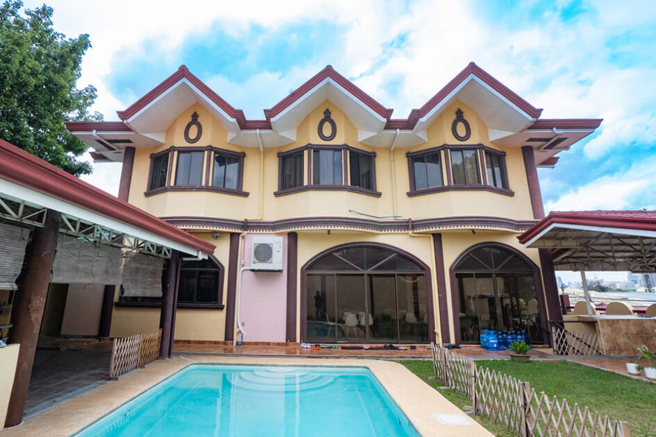 セブ島の親子留学語学学校Crossroad（クロスロード）の敷地全体