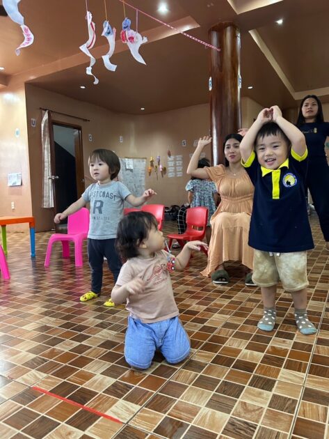 セブ島 親子留学 キッズクラス サークルタイムの様子