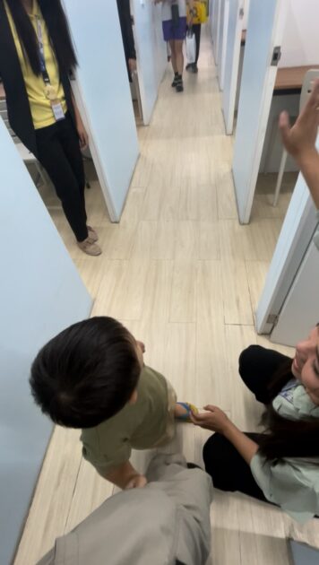 セブ島の語学学校の教室前の廊下の様子